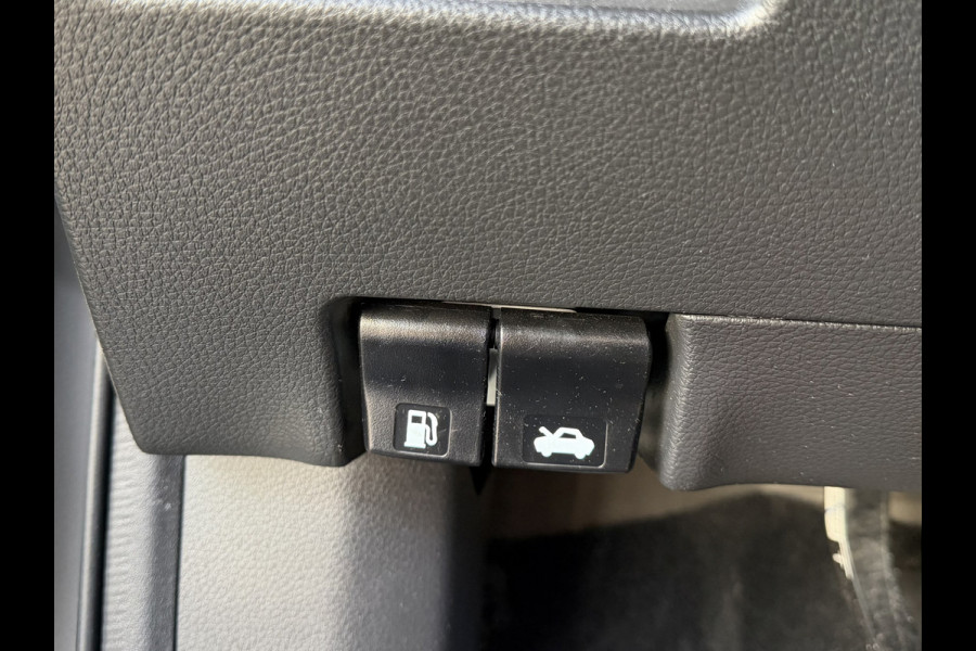 Nissan QASHQAI 1.3 DIG-T N-Connecta / Camera / Parkeersensoren / Trekhaak 1.300KG / Panoramadak / Carplay