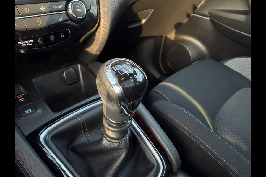 Nissan QASHQAI 1.3 DIG-T N-Connecta / Camera / Parkeersensoren / Trekhaak 1.300KG / Panoramadak / Carplay