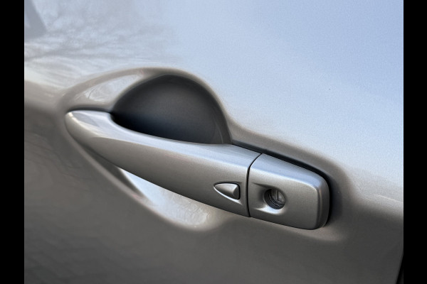 Nissan QASHQAI 1.3 DIG-T N-Connecta / Camera / Parkeersensoren / Trekhaak 1.300KG / Panoramadak / Carplay