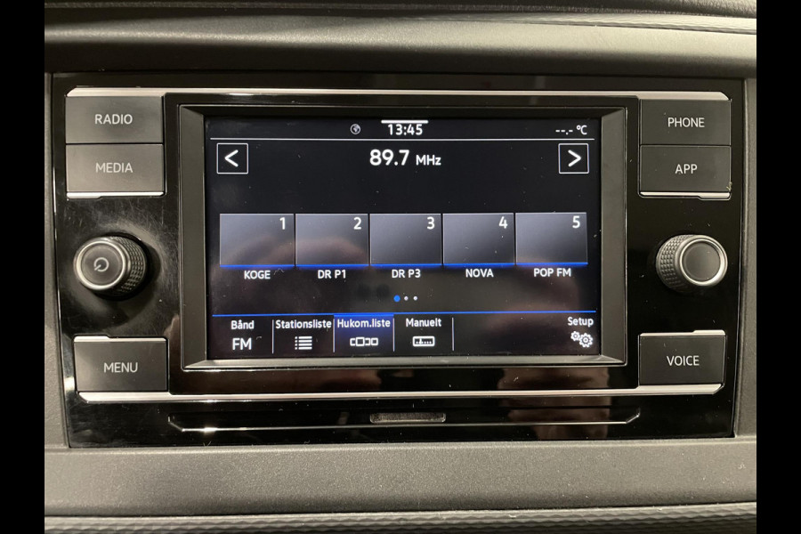 Volkswagen Transporter 2.0 TDI L2H1 110PK T6.1 Airco Cruise Control Apple CarPlay/MirrorLink Trekhaak