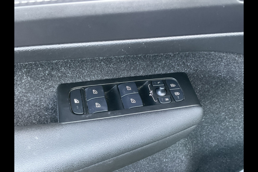 Volvo XC40 Recharge P8 AWD R-Design Carplay Adapt.Cruis Stoelverw. Elektr a.klep