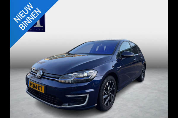Volkswagen e-Golf e-Golf VERWACHT SOH 90% | ACHTERUITRIJ CAMERA | DIG. DASH| DODE HOEK| CARPLAY| STOELVERWARMING| LEUKE COMPLETE AUTO| RIJKLAAR INCL. 12 MND BOVAG GARANTIE