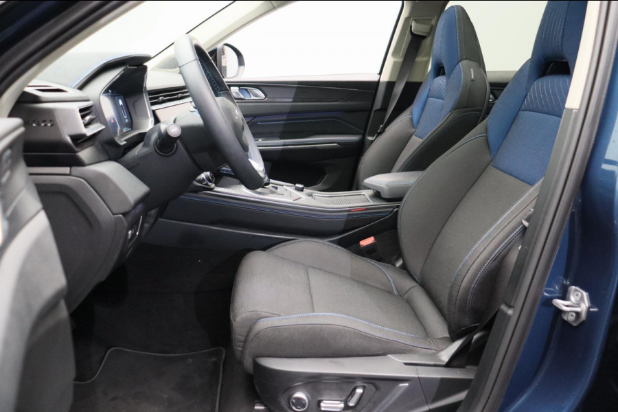 Lynk & Co 01 1.5 261PK Plug-in Hybrid *Trekhaak* Pano/dak Apple/Carplay Adaptive/Cruise