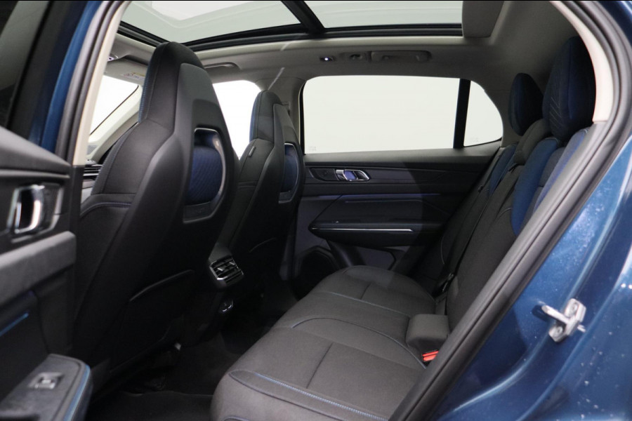 Lynk & Co 01 1.5 261PK Plug-in Hybrid *Trekhaak* Pano/dak Apple/Carplay Adaptive/Cruise