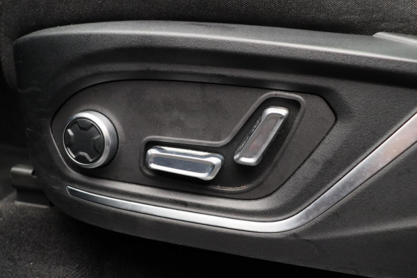 Lynk & Co 01 1.5 261PK Plug-in Hybrid *Trekhaak* Pano/dak Apple/Carplay Adaptive/Cruise