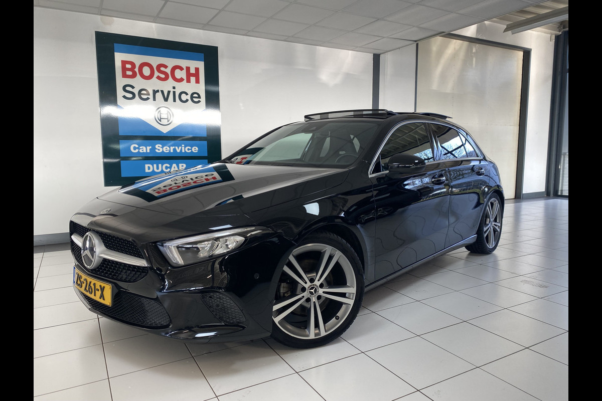 Mercedes-Benz A-Klasse 220 Launch Edition Premium Panoramadak / Leer / Trekhaak /19 inch velgen