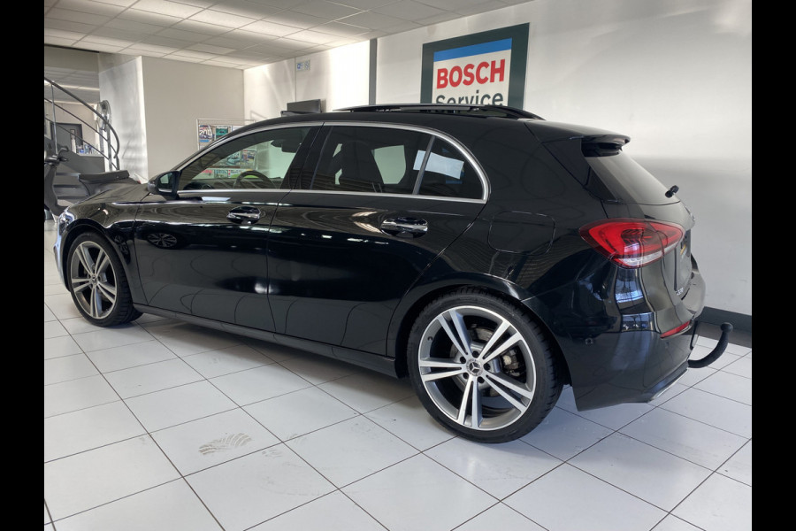 Mercedes-Benz A-Klasse 220 Launch Edition Premium Panoramadak / Leer / Trekhaak /19 inch velgen