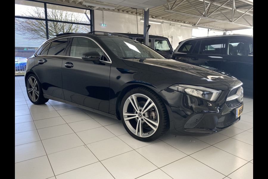 Mercedes-Benz A-Klasse 220 Launch Edition Premium Panoramadak / Leer / Trekhaak /19 inch velgen