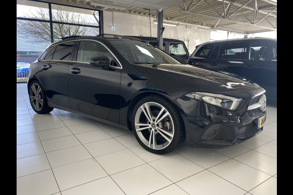 Mercedes-Benz A-Klasse 220 Launch Edition Premium Panoramadak / Leer / Trekhaak /19 inch velgen