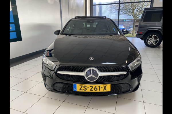 Mercedes-Benz A-Klasse 220 Launch Edition Premium Panoramadak / Leer / Trekhaak /19 inch velgen