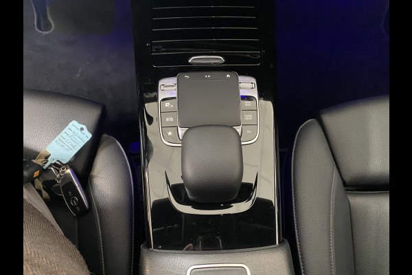 Mercedes-Benz A-Klasse 220 Launch Edition Premium Panoramadak / Leer / Trekhaak /19 inch velgen