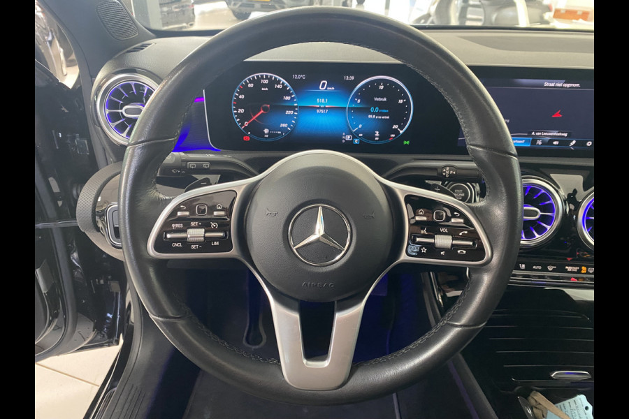 Mercedes-Benz A-Klasse 220 Launch Edition Premium Panoramadak / Leer / Trekhaak /19 inch velgen