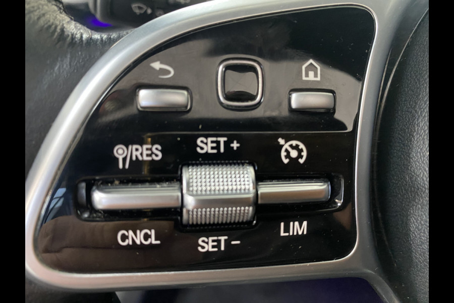 Mercedes-Benz A-Klasse 220 Launch Edition Premium Panoramadak / Leer / Trekhaak /19 inch velgen