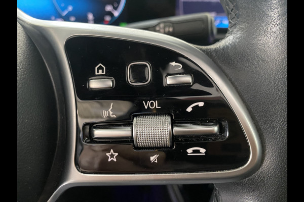 Mercedes-Benz A-Klasse 220 Launch Edition Premium Panoramadak / Leer / Trekhaak /19 inch velgen