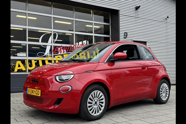 Fiat 500 Electric -RED Edition 24 kWh - 5500 KM Apple CarPlay / Navigatie I LED I Veiligheid Pakket I