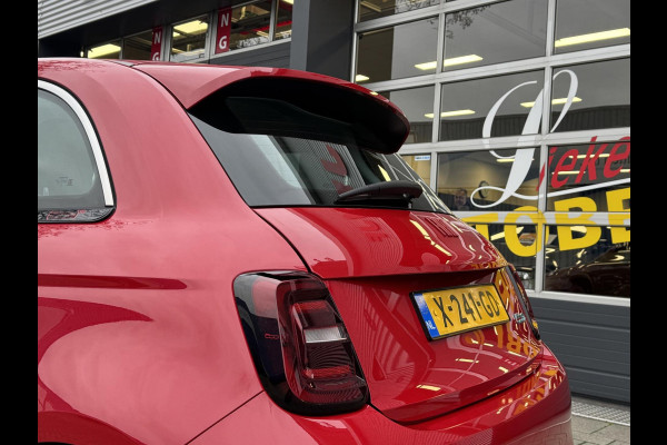Fiat 500 Electric -RED Edition 24 kWh - 5500 KM Apple CarPlay / Navigatie I LED I Veiligheid Pakket I