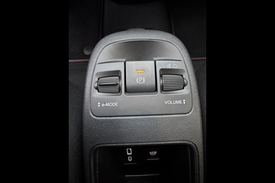 Fiat 500 Electric -RED Edition 24 kWh - 5500 KM Apple CarPlay / Navigatie I LED I Veiligheid Pakket I