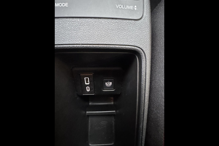 Fiat 500 Electric -RED Edition 24 kWh - 5500 KM Apple CarPlay / Navigatie I LED I Veiligheid Pakket I