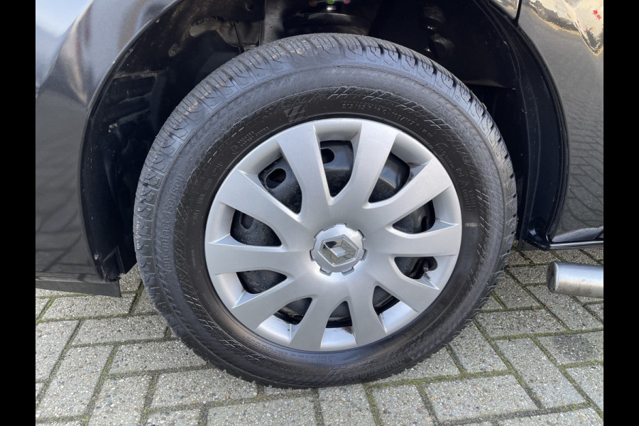 Renault Trafic 2.0 dCi 120pk T29 L2H1 Work Edition / vaste prijs rijklaar € 17.950 ex btw / euro 6 / bpm vrij / lease vanaf € 302 / imperial / trekhaak / camera / airco / cruise control