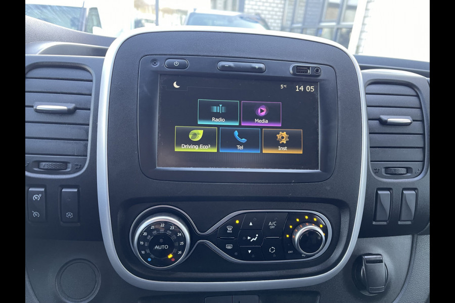 Renault Trafic 2.0 dCi 120pk T29 L2H1 Work Edition / vaste prijs rijklaar € 17.950 ex btw / euro 6 / bpm vrij / lease vanaf € 302 / imperial / trekhaak / camera / airco / cruise control