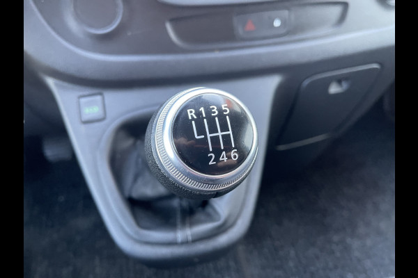 Renault Trafic 2.0 dCi 120pk T29 L2H1 Work Edition / vaste prijs rijklaar € 17.950 ex btw / euro 6 / bpm vrij / lease vanaf € 302 / imperial / trekhaak / camera / airco / cruise control