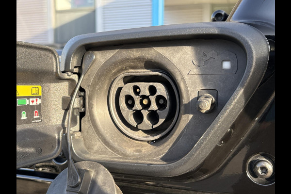 Jeep Wrangler Unlimited 4xe 380pk Sahara PHEV | Leder | Stoel- & Stuurverwarming | Navigatie | Afneembaar Dak |