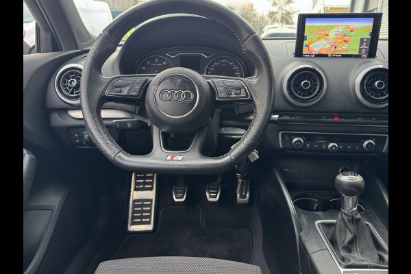 Audi A3 Sportback 30 TFSI Sport S Line Edition - Navigatie I Airco I Sport interieur & Velgen I PDC I Dealer onderhouden