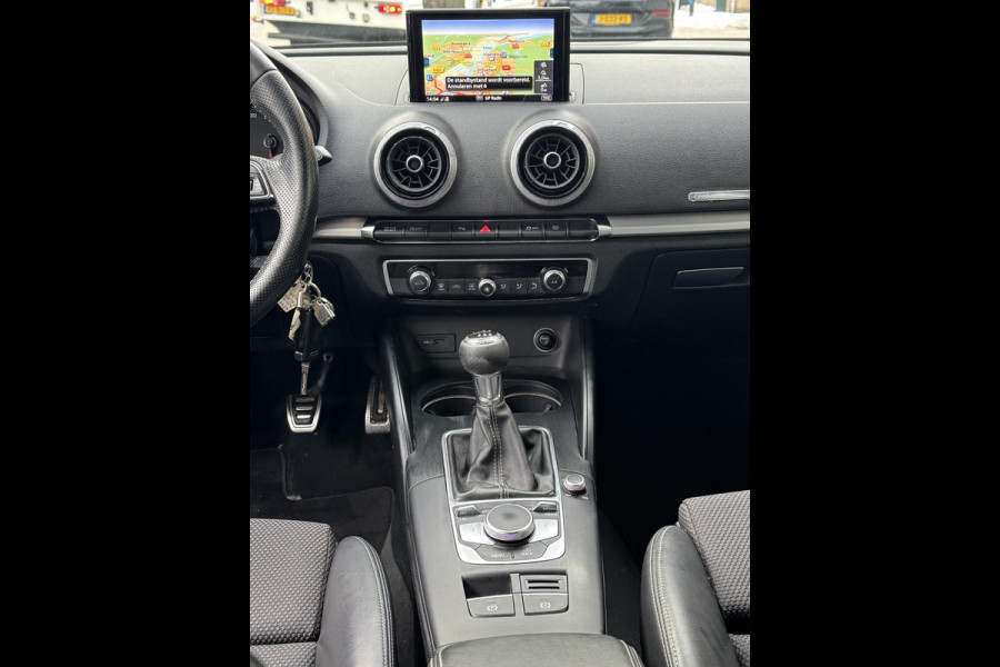 Audi A3 Sportback 30 TFSI Sport S Line Edition - Navigatie I Airco I Sport interieur & Velgen I PDC I Dealer onderhouden