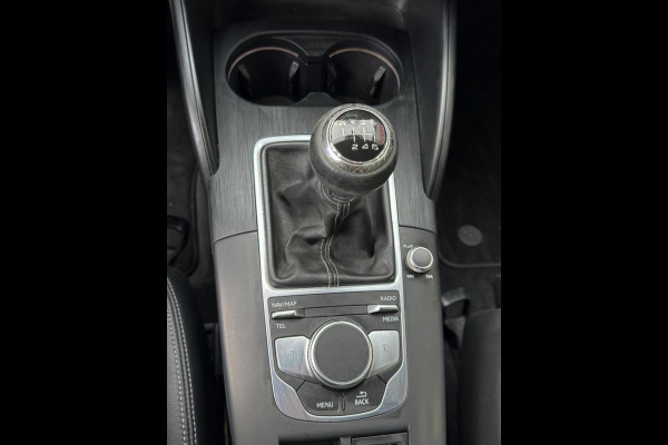 Audi A3 Sportback 30 TFSI Sport S Line Edition - Navigatie I Airco I Sport interieur & Velgen I PDC I Dealer onderhouden