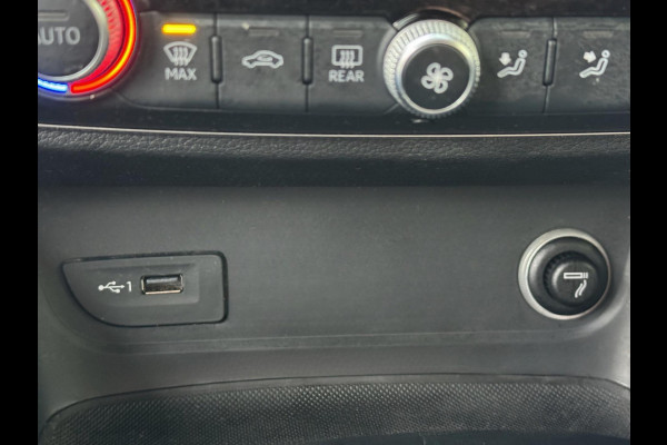 Audi A3 Sportback 30 TFSI Sport S Line Edition - Navigatie I Airco I Sport interieur & Velgen I PDC I Dealer onderhouden
