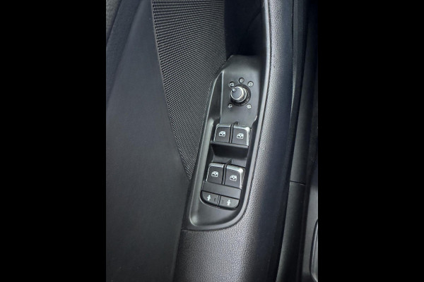 Audi A3 Sportback 30 TFSI Sport S Line Edition - Navigatie I Airco I Sport interieur & Velgen I PDC I Dealer onderhouden