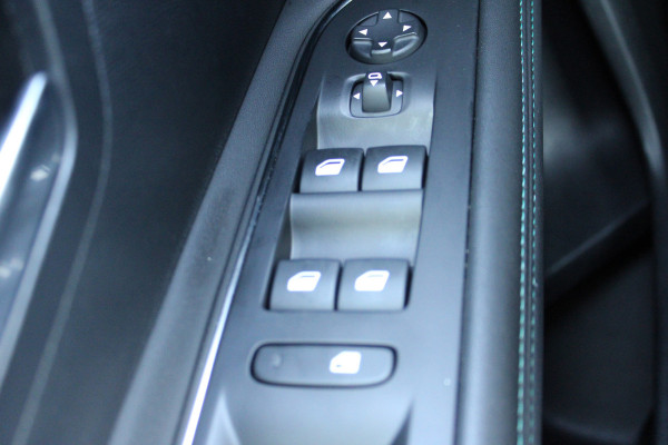 Peugeot 3008 1.6 HYbrid 225 Allure | Navigatie | Cruise control | Stoelverwarming | Led