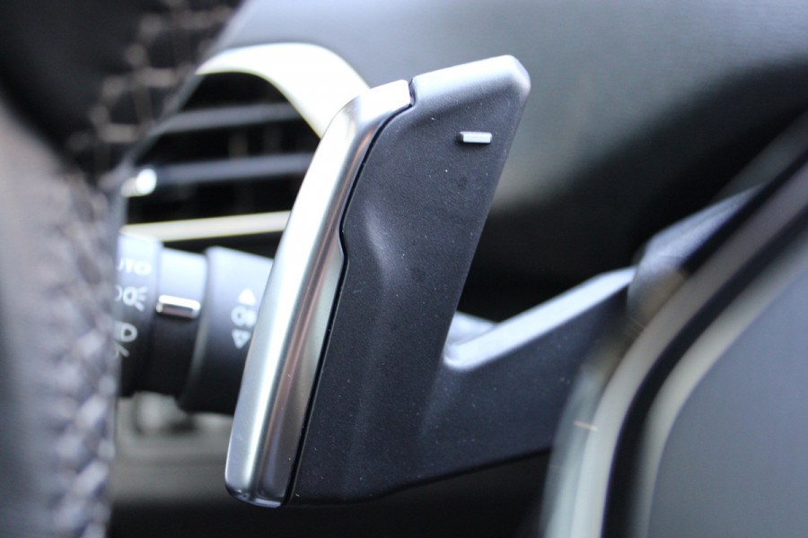 Peugeot 3008 1.6 HYbrid 225 Allure | Navigatie | Cruise control | Stoelverwarming | Led