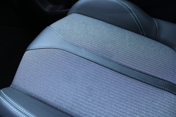 Peugeot 3008 1.6 HYbrid 225 Allure | Navigatie | Cruise control | Stoelverwarming | Led