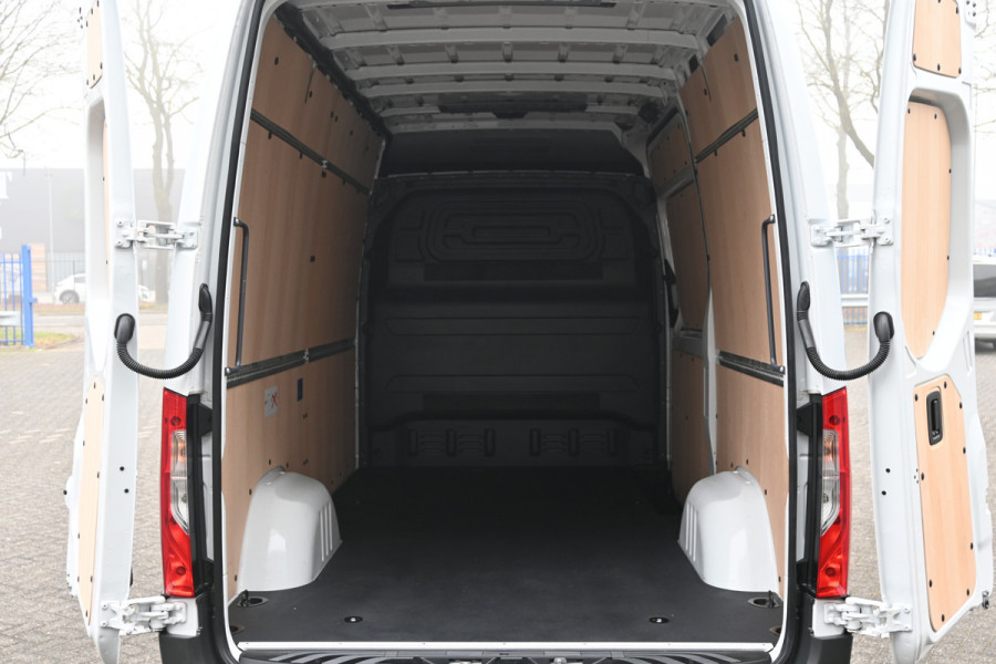 Mercedes-Benz Sprinter 317 CDI L2H2 Pro LED, Geveerde stoel, Navigatie met camera