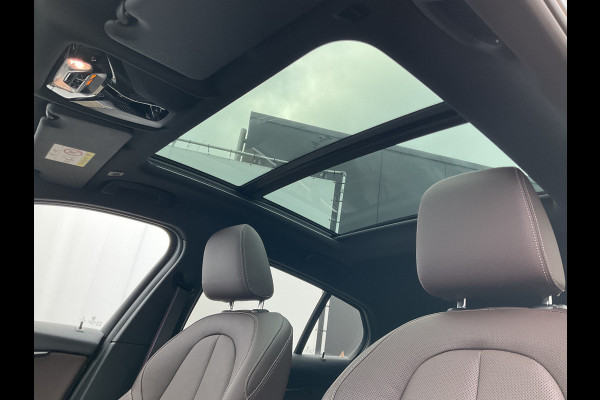 BMW 1-serie 120i M-Sport Automaat Pano.dak Leer Stoel/Stuurverw HUD Carplay Stoelverw Led VOL!