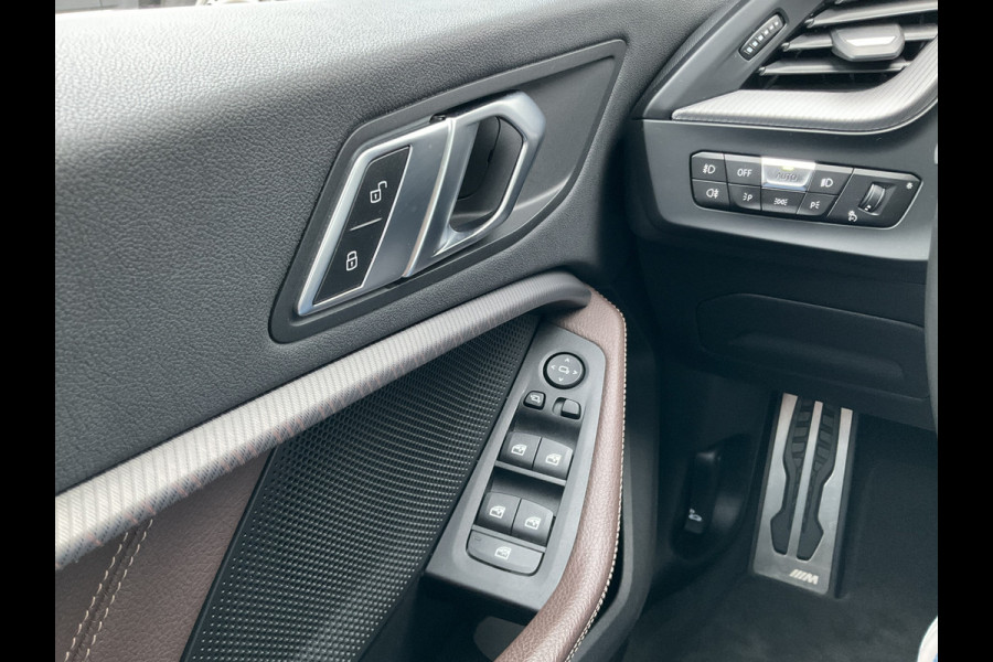 BMW 1-serie 120i M-Sport Automaat Pano.dak Leer Stoel/Stuurverw HUD Carplay Stoelverw Led VOL!