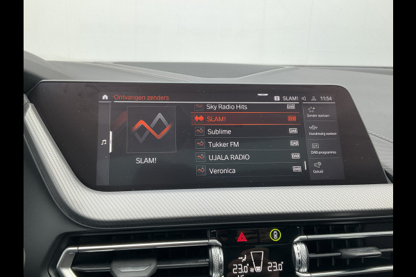 BMW 1-serie 120i M-Sport Automaat Pano.dak Leer Stoel/Stuurverw HUD Carplay Stoelverw Led VOL!