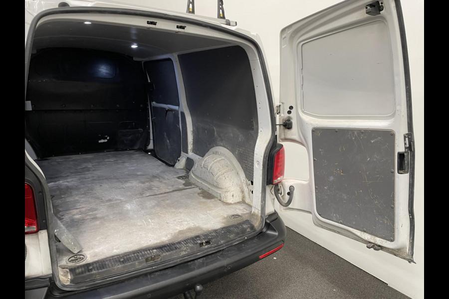 Volkswagen Transporter 2.0 TDI L2H1 110PK T6.1 Airco Cruise Control Apple CarPlay/MirrorLink Trekhaak