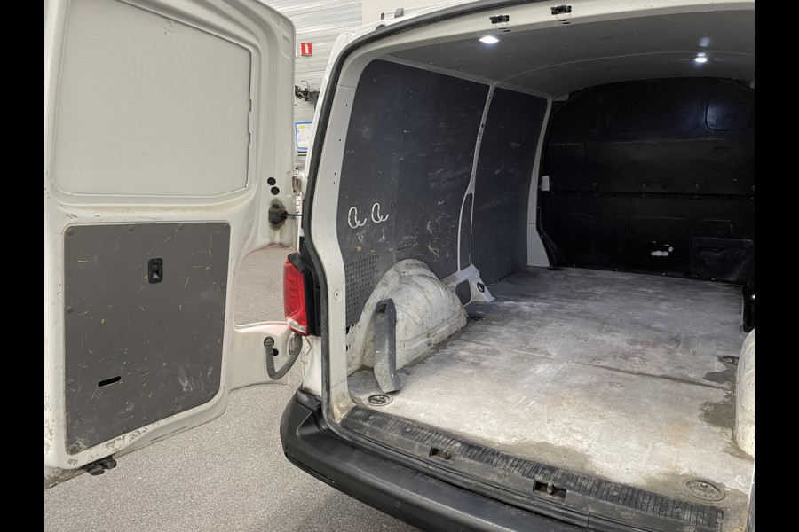 Volkswagen Transporter 2.0 TDI L2H1 110PK T6.1 Airco Cruise Control Apple CarPlay/MirrorLink Trekhaak