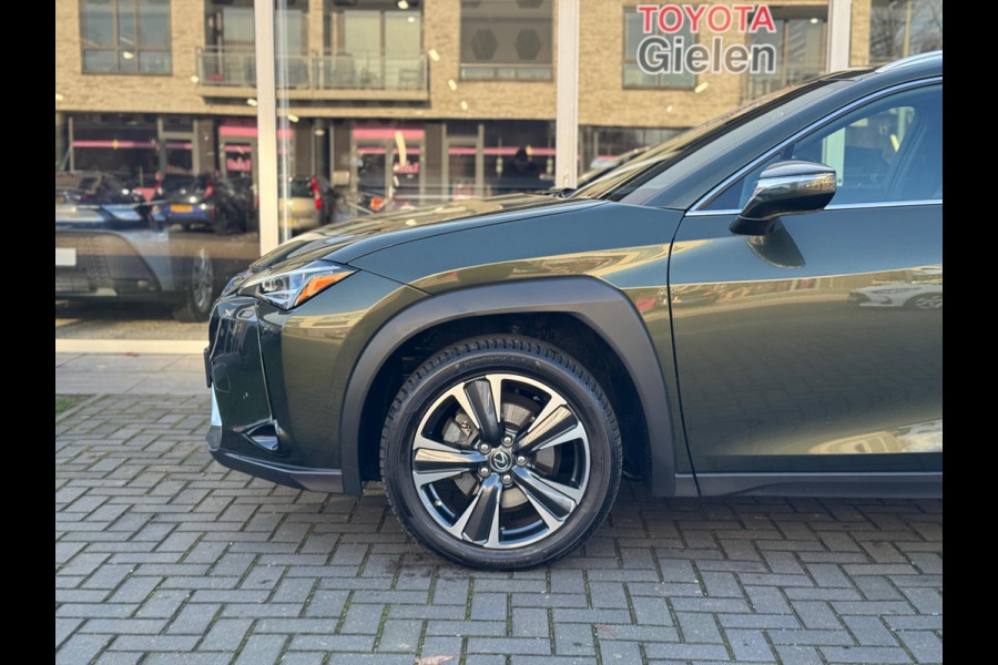 Lexus UX 250h Preference Line | Trekhaak, 18 inch, Keyless, Dodehoekherkenning, Parkeersensoren, Stoel + Stuurverwarming
