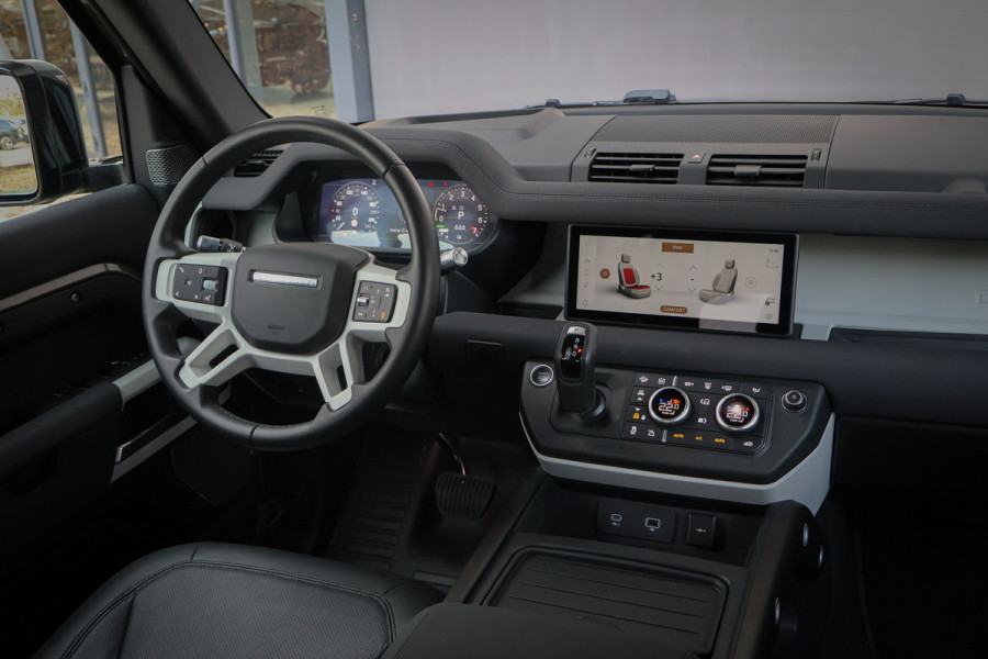 Land Rover Defender 110 P400e 110 SE | 22" | ADAPTIVE CRUISE | BLACK PACK | COMFORT PACK | COLD CLIMATE PACK | OFF-ROAD PACK | HEAD-UP | CLEARSIGHT