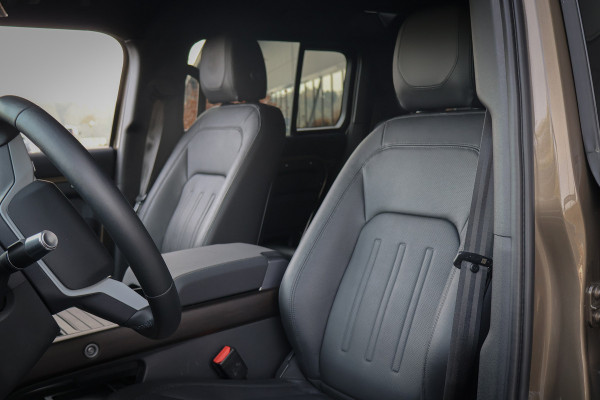 Land Rover Defender 110 P400e 110 SE | 22" | ADAPTIVE CRUISE | BLACK PACK | COMFORT PACK | COLD CLIMATE PACK | OFF-ROAD PACK | HEAD-UP | CLEARSIGHT
