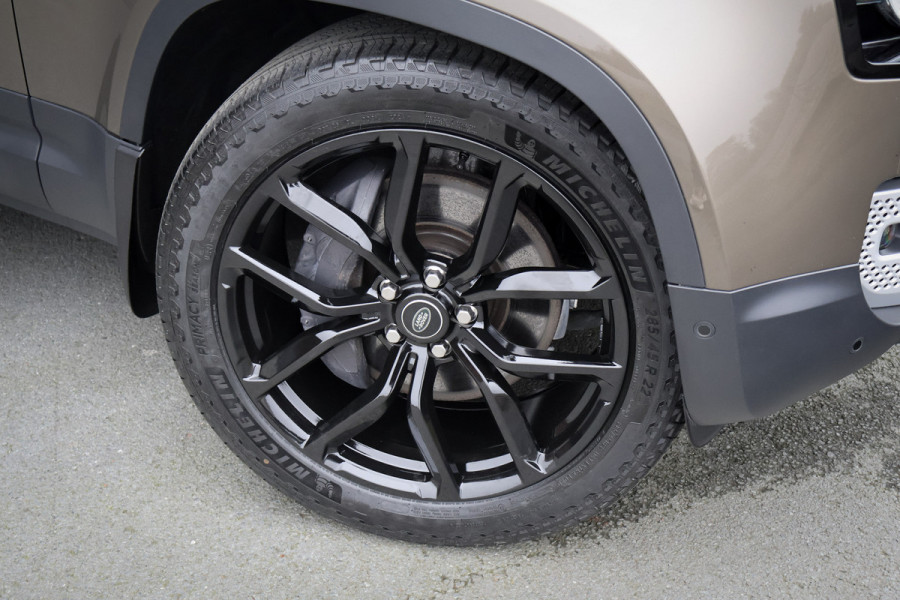 Land Rover Defender 110 P400e 110 SE | 22" | ADAPTIVE CRUISE | BLACK PACK | COMFORT PACK | COLD CLIMATE PACK | OFF-ROAD PACK | HEAD-UP | CLEARSIGHT