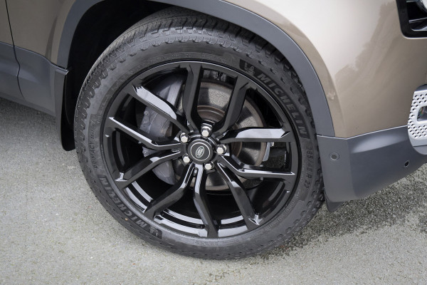 Land Rover Defender 110 P400e 110 SE | 22" | ADAPTIVE CRUISE | BLACK PACK | COMFORT PACK | COLD CLIMATE PACK | OFF-ROAD PACK | HEAD-UP | CLEARSIGHT