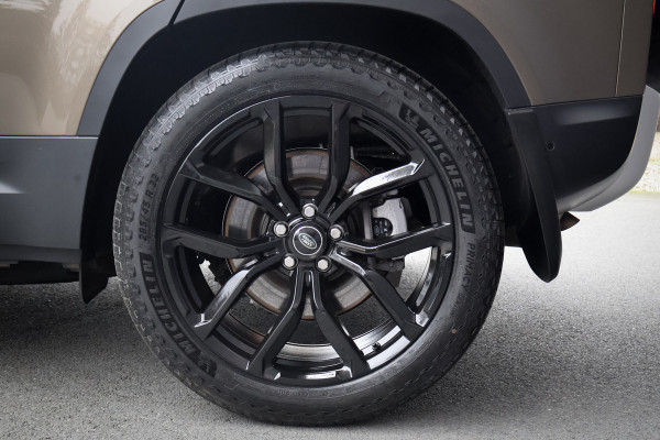 Land Rover Defender 110 P400e 110 SE | 22" | ADAPTIVE CRUISE | BLACK PACK | COMFORT PACK | COLD CLIMATE PACK | OFF-ROAD PACK | HEAD-UP | CLEARSIGHT