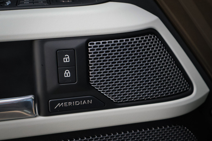 Land Rover Defender 110 P400e 110 SE | 22" | ADAPTIVE CRUISE | BLACK PACK | COMFORT PACK | COLD CLIMATE PACK | OFF-ROAD PACK | HEAD-UP | CLEARSIGHT