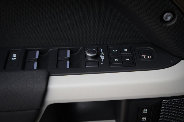 Land Rover Defender 110 P400e 110 SE | 22" | ADAPTIVE CRUISE | BLACK PACK | COMFORT PACK | COLD CLIMATE PACK | OFF-ROAD PACK | HEAD-UP | CLEARSIGHT