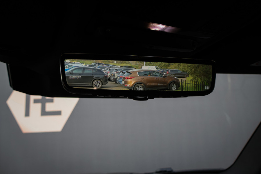 Land Rover Defender 110 P400e 110 SE | 22" | ADAPTIVE CRUISE | BLACK PACK | COMFORT PACK | COLD CLIMATE PACK | OFF-ROAD PACK | HEAD-UP | CLEARSIGHT