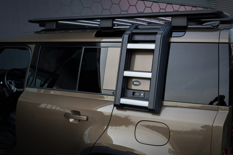 Land Rover Defender 110 P400e 110 SE | 22" | ADAPTIVE CRUISE | BLACK PACK | COMFORT PACK | COLD CLIMATE PACK | OFF-ROAD PACK | HEAD-UP | CLEARSIGHT